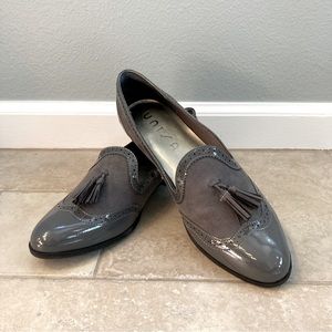 Unisa Unfinla size 8.5 dark gray loafer